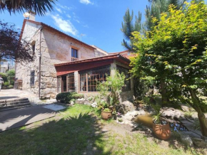 Centro de Baiona chalet independiente con finca